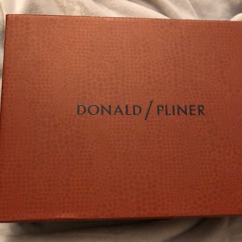 💘 Donald J Pliner White T Strap Kitten heels 9.5 - Picture 6 of 10